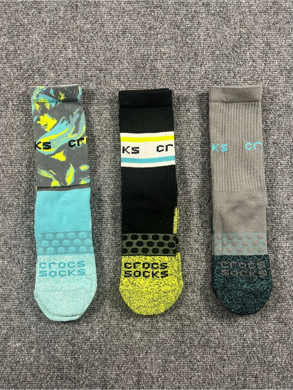 Crocs unisex size M Performance Crew Socks 3 pair -      0033